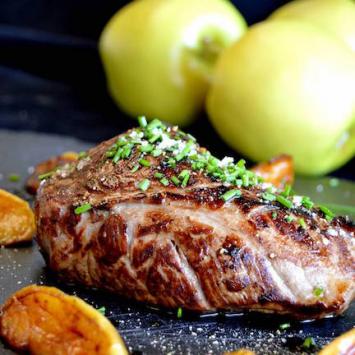 Faux-filet aux pommes flambé