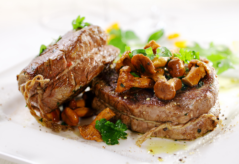 Recette de filet de bœuf en château & sa poêlée de girolles - Les Beaux